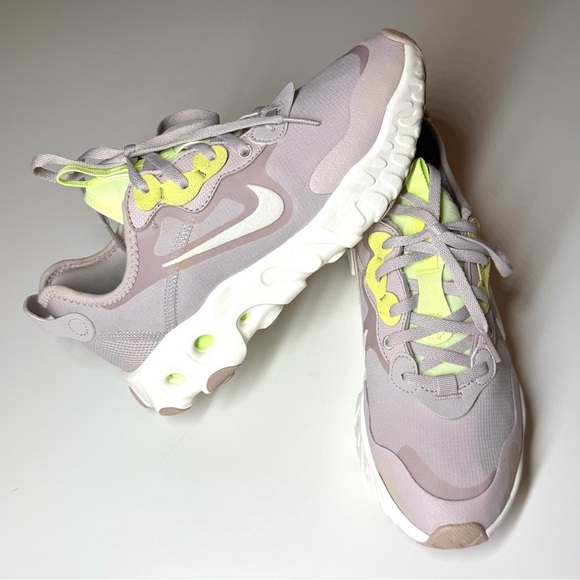 Nike React Art3mis Sport Sneaker CN8203-003  Violet Running Athetic Size- 8.5 - Picture 3 of 10